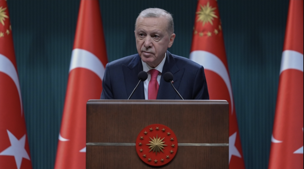 Rəcəb Tayyib Ərdoğan – “Xalq Cümhuriyyət Partiyası” öz səhvlərini ört-basdır etməyə, xalqı aldatmağa çalışır; bizim müxalifətin teatr tamaşalarına sərf etməyə vaxtımız yoxdur