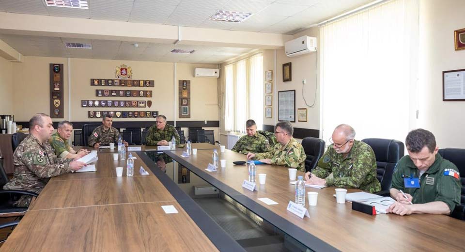 НАТО еидҵоу мчқәа рзыҟаҵаратә центр ахаҭарнакцәа хымштәи визитла Қырҭтәыла иаҭааит