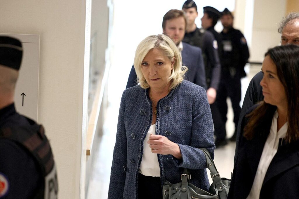Марин Ле Пен приговорили к четырем годам лишения свободы, два из которых — под домашним арестом, а два года — условно