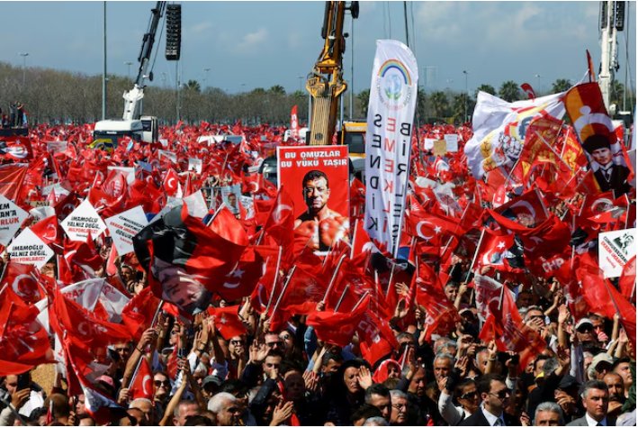 Reuters – Türkiyə hökuməti müxalifətin mağazaların 24 saatlıq kütləvi boykot çağırışını təxribat cəhdi kimi pisləyib