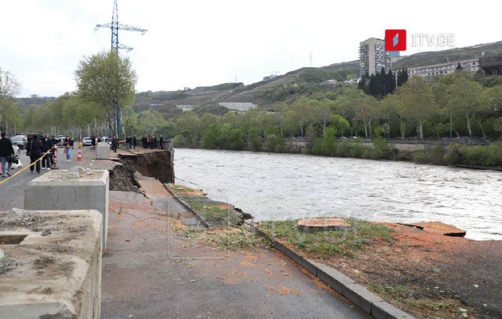 Tbilisi Meriyası - Mtkvarinin (Kür) sol sahilində zədələnmiş sahilqoruyucunun bərpası üçün prosedurlar başlayıb, yolun məhdudiyyət qoyulmayan hissəsində hərəkət tamamilə təhlükəsizdir