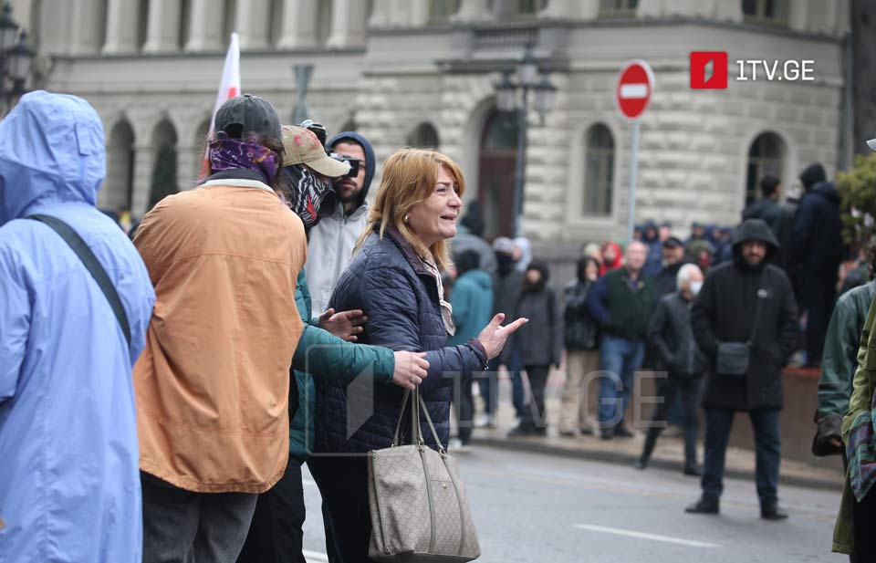Citizens claim protesters prevent them from reaching April 9 Memorial