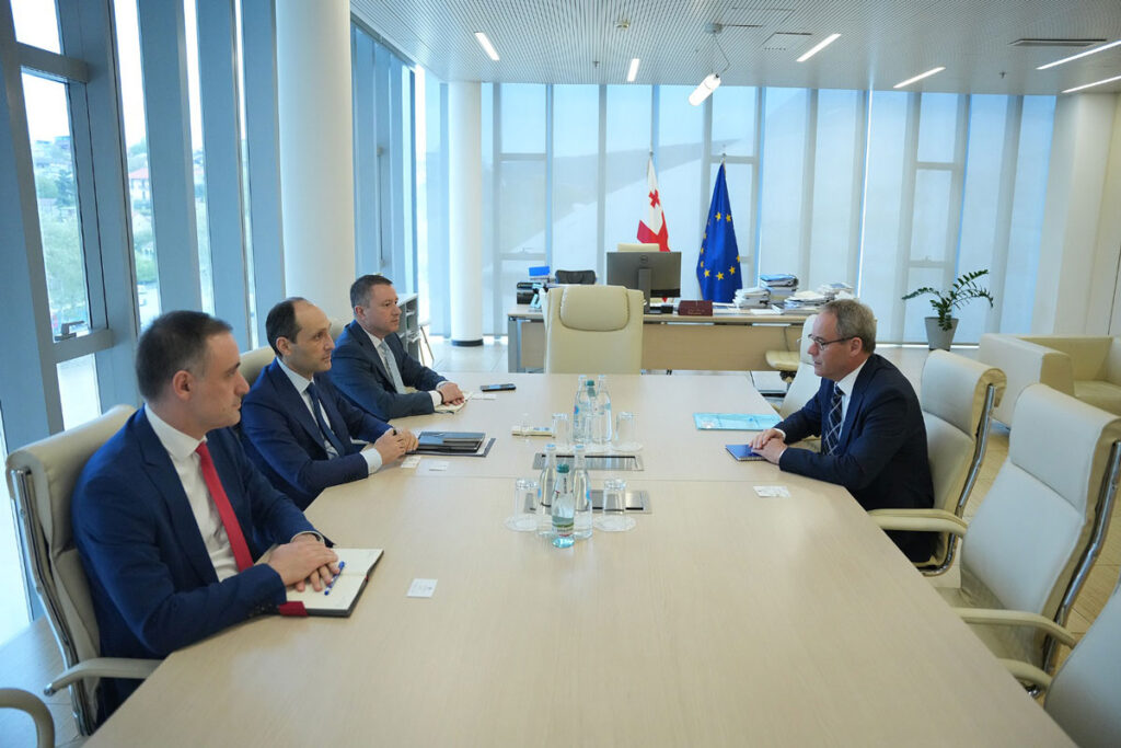 Леван Давиҭашвили  EBRD адиректор  Тамаш Вожниц диҧылеит