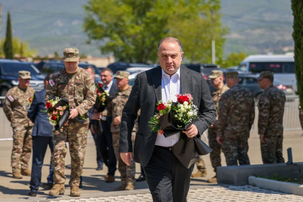 Defence Minister honours fallen soldiers at Mukhatgverdi Cemetery on Grave Blessing Day