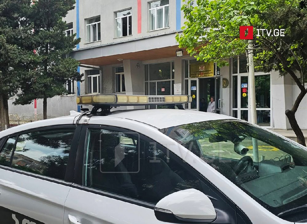В связи с сообщением о взрывном устройстве в публичных школах № 4 и № 26 в Рустави приостановлен учебный процесс