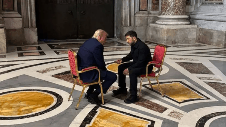 Папа Римтәи иԥсыжра ацеремониа иалагаанӡа, Дональд Трампи Володимир Зеленскии еиԥылеит