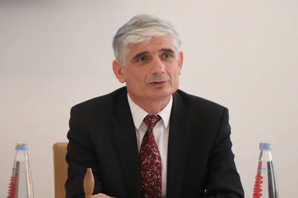 Qia Xubua Kutaisi Beynəlxalq Universitetinin rektoru vəzifəsindən gedir