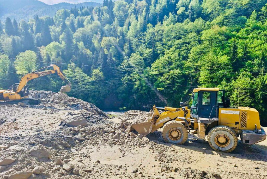 Road clearing operations underway near landslide-affected Babili village