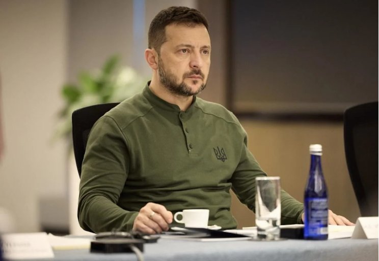 Volodimir Zelenski ABŞ ilə minerallar haqqında saziş imzalayıb
