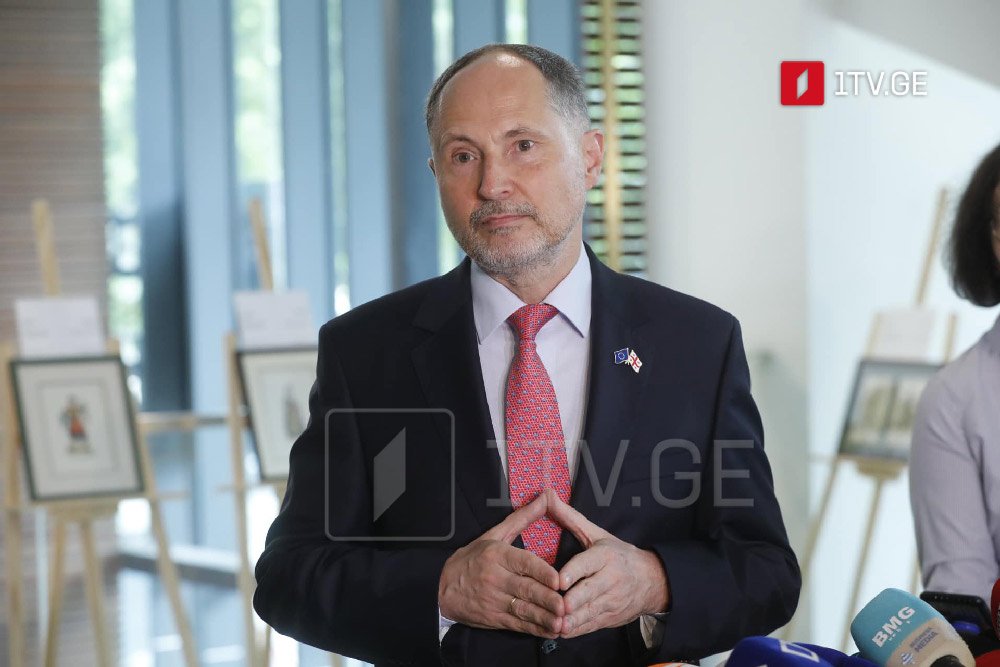 Pavel Herçinski - Etiraf etməliyəm ki, 27 üzv ölkə arasında diplomatik pasportlarla bağlı qərar çox çətin idi, bəzən biz çox yavaş hərəkət edirik, lakin qətiyyətlə hərəkət edirik