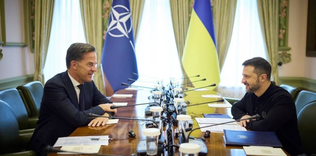 Niderland mediası Amerika Birləşmiş Ştatlarının Volodimir Zelenskinin Haaqada NATO-nun sammitinə dəvət edilməsinə qarşı çıxması haqda məlumat verir