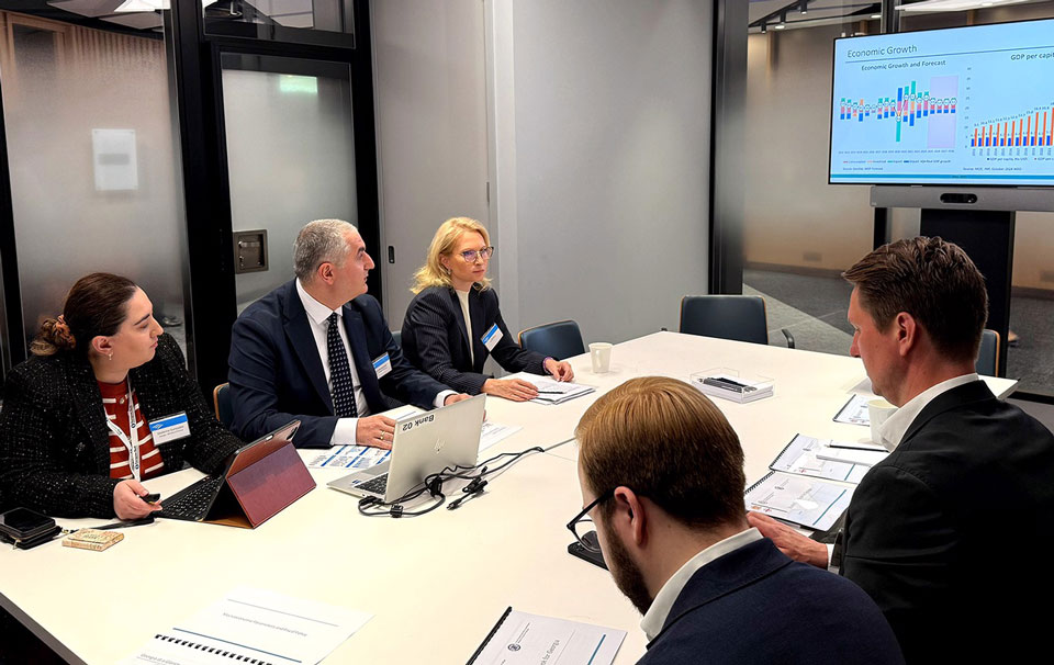 NBG President, Finance Minister meet investors within EBRD meeting in London