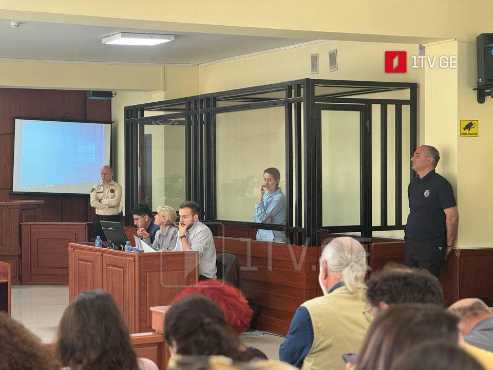Trial of Mzia Amaglobeli begins at Batumi City Court amid protest