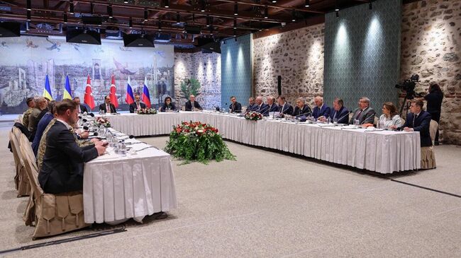 Æртæ азы мидæг фыццаг хатт Стамбулы Уæрæсе æмæ Украинæйы æхсæн , бадзырдтæ райдыдта