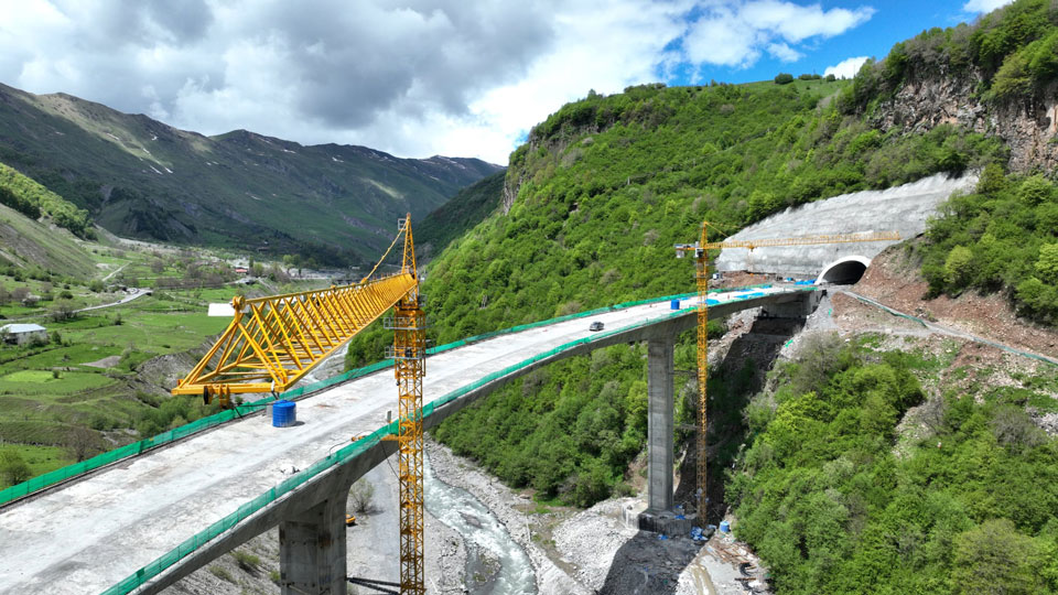 Kvesheti-Kobi highway and tunnels construction progress