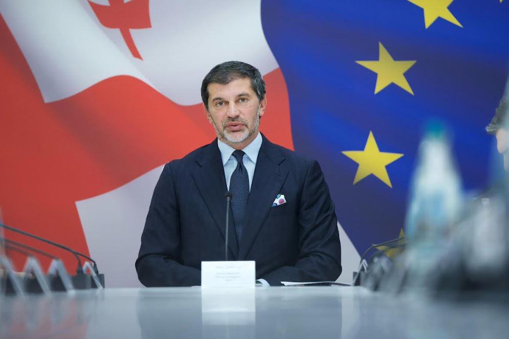 Tbilisi Mayor congratulates 12th graders on last call