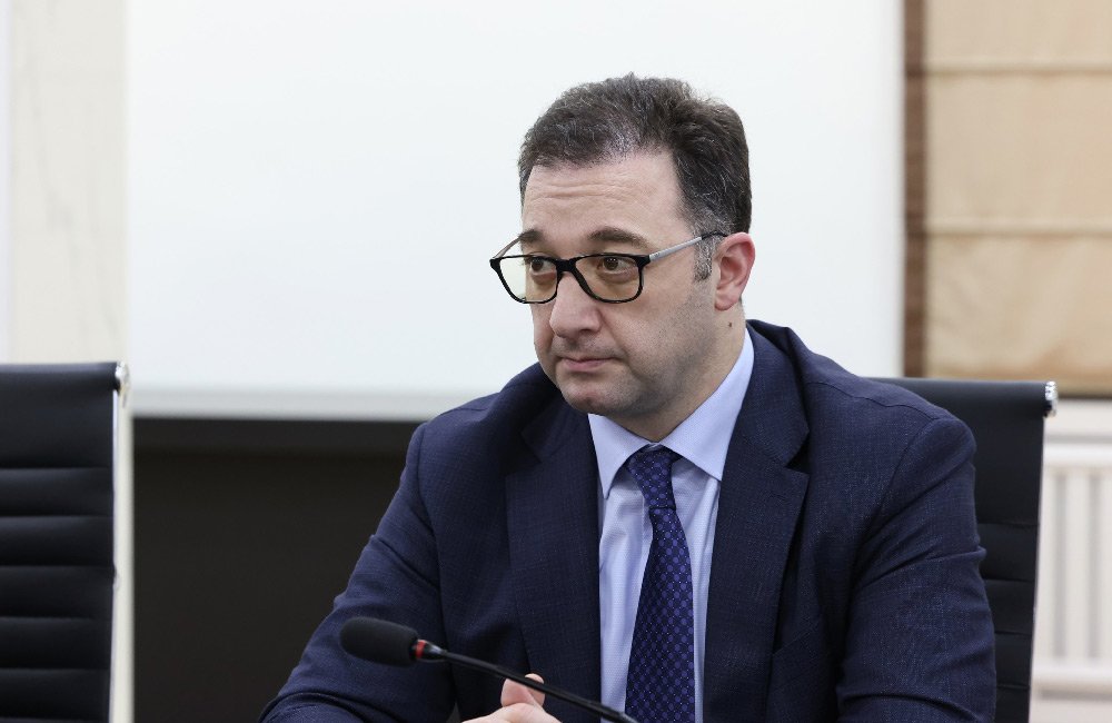 Agriculture Minister departs for official visit to France