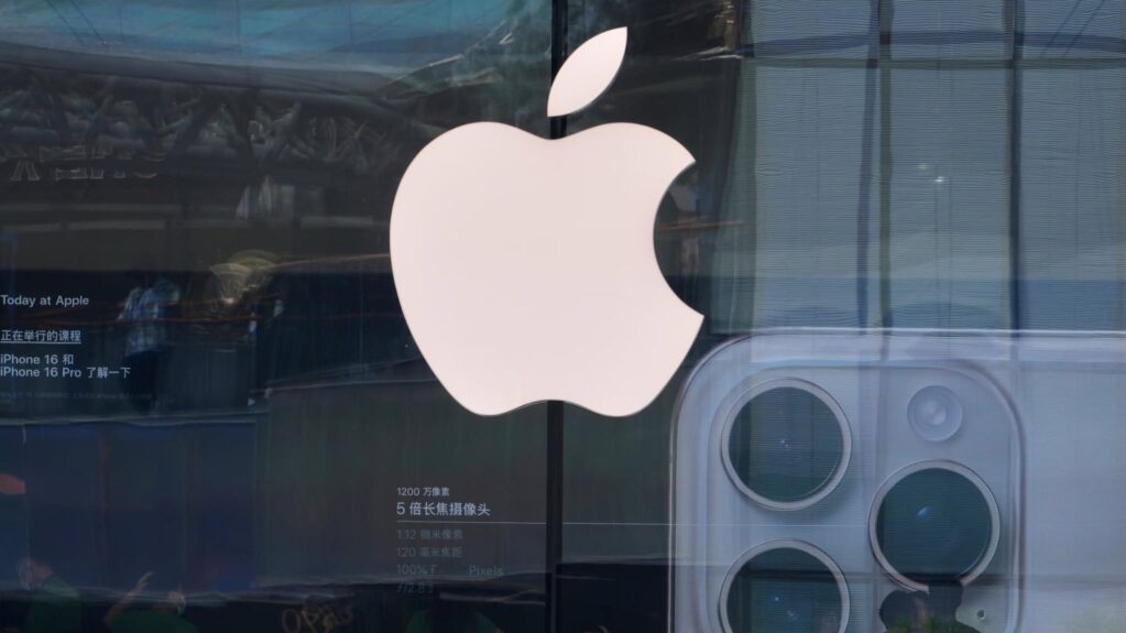 Donald Tramp “Apple” şirkəti ABŞ-da satış üçün “iPhone” istehsal etməzsə, onu 25%-lik rüsumla hədələyir