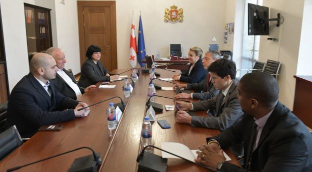 Finance Committee Chair meets IMF representatives