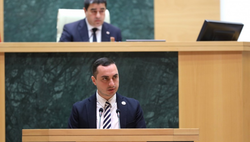 Parlament "Ali təhsil haqqında" qanuna dəyişikliyi üçüncü oxunuşda qəbul edib