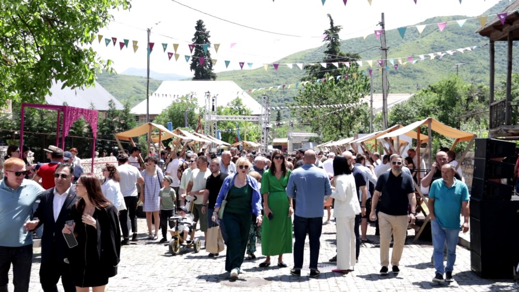 Yerli bazarda gürcü şərabı məhsulunun populyarlaşdırılması üzrə dövlət proqramı çərçivəsində “Bolnisi mənşə adının şərab festivalı” keçirilib