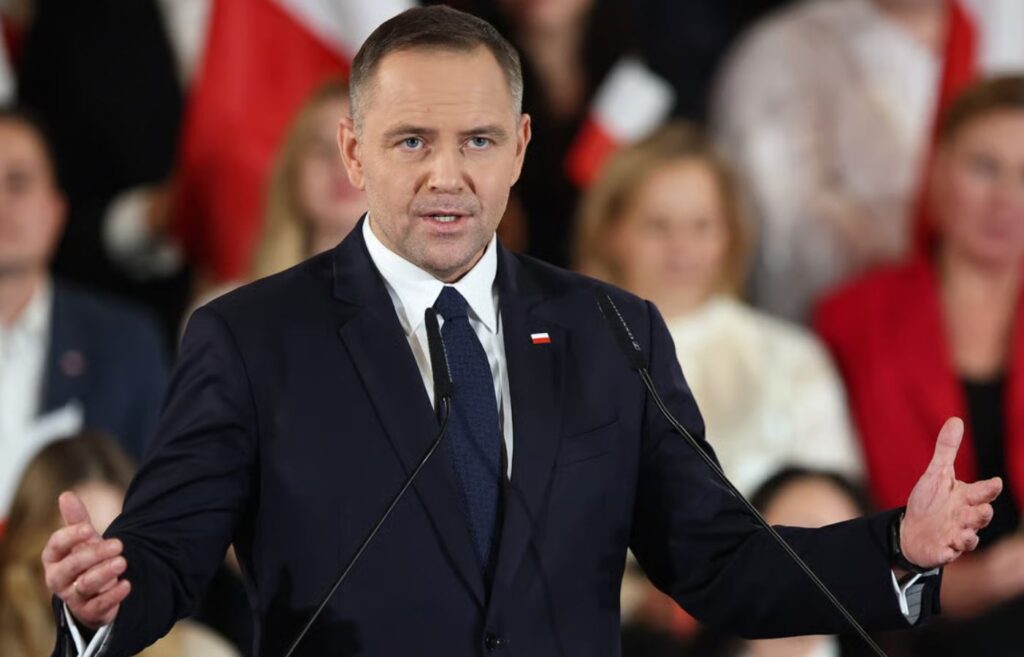 Во втором туре президентских выборов в Польше победил Кароль Навроцкий