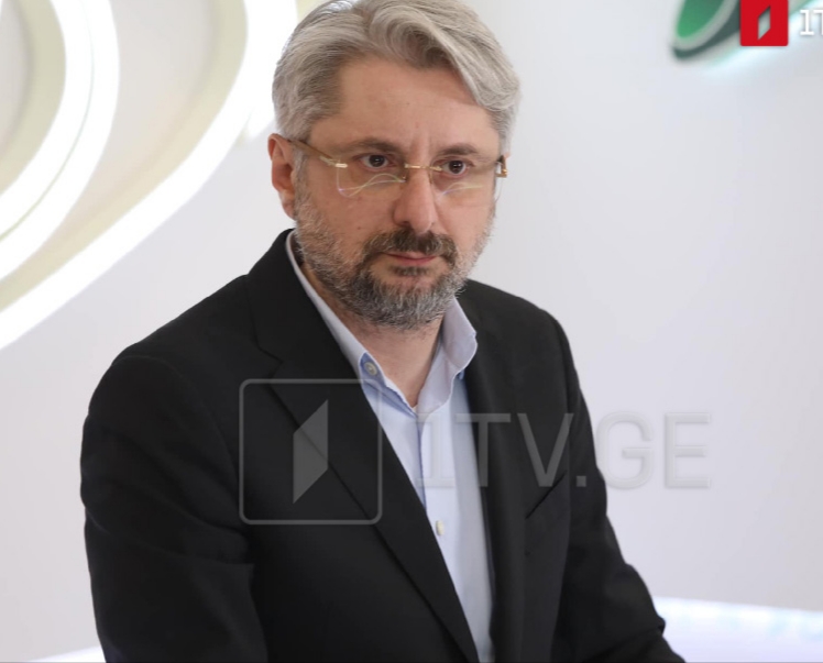 Nika Qvaramia - Seçkilərin boykot edilməsinin əsas səbəbi kimi siyasi məhbusların azadlığa buraxılması tələbinin göstərilməsi düzgün deyil, İvanişvili məhbusları azad edəcək və bizi ölkəni məhvə aparan, əvvəlcədən saxtalaşdırılmış seçkilərə sürükləyəcək