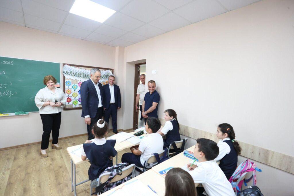 Ալեքսանդրե Ծուլաձեն բացեց երկու նոր վերանորոգված հանրային դպրոց Քվեմո Քարթլիի շրջանում