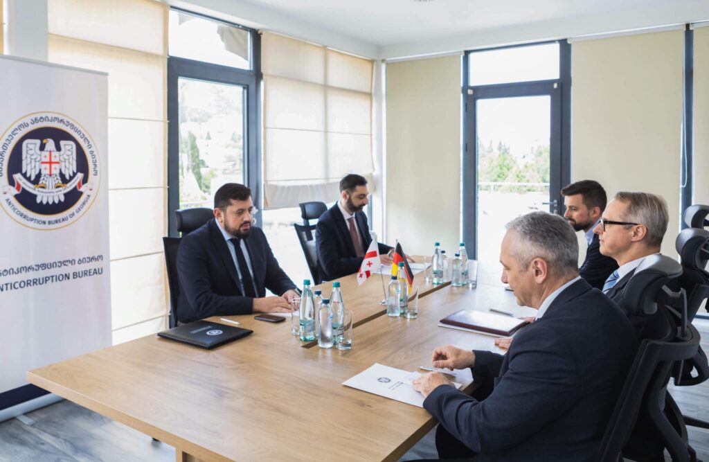 Korrupsiyaya Qarşı Mübarizə Bürosunun rəhbəri Rajden Kupraşvili Almaniya səfiri Piter Fişer ilə görüşüb