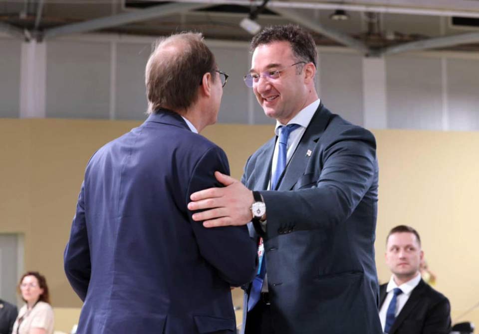 Давит Сонгъулашвили Францы ИНО-йы конференцийыл æндæр æмæ æндæр бæстæты коллегæ министртимæ æмæ бæрзонд гæстимæ фембæлд