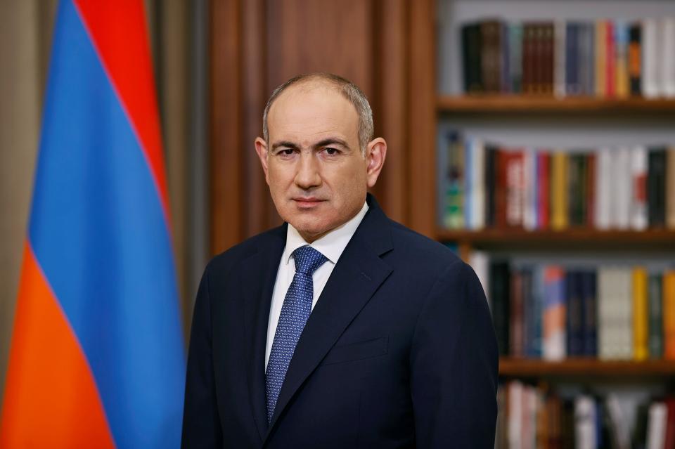 Nikol Paşinyan - Müqəddəs Eçmiədzinin Əsas Kafedral Məbədi izah etsin, kilsə qanunlarına əsasən, subay din xadimi subaylıq andını pozduqda nə baş verir?