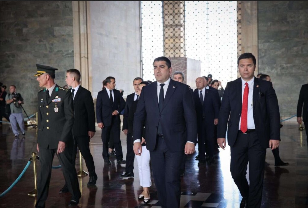 Շալվա Պապուաշվիլին ծաղկեպսակ է դրել Մուստաֆա Քեմալ Աթաթուրքի շիրիմին