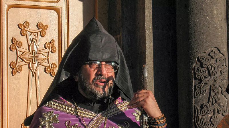 Ermənistanın Şirak Yeparxiyasının rəhbəri, arxiyepiskop Mikael Acapaxyana qarşı cinayət işi qaldırılıb