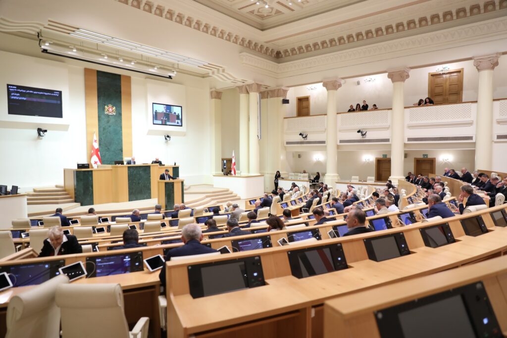 Парламент поддержал поправки в закон «Об общих судах»