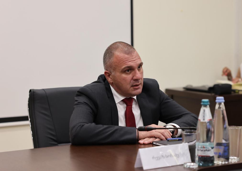 Ռևազ Սոխաձեն հանդիպել է ճանապարհաշինարարական ընկերությունների ներկայացուցիչների հետ