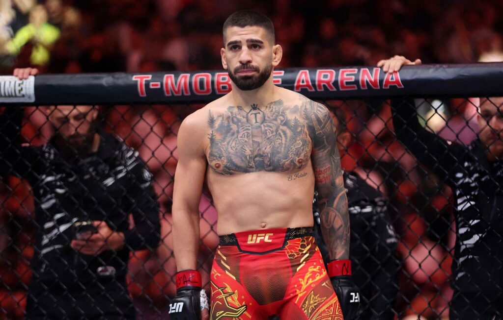 Илия Топурия победил Чарльза Оливейру и стал чемпионом UFC в легком весе