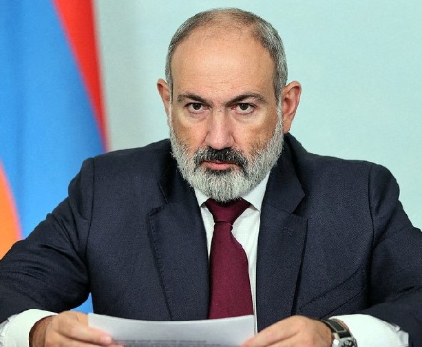 Նիկոլ Փաշինյան - Ես խնդիրներ ունե՞մ հոգևորականների հետ, թե՞ հոգևորականներն ունեն խնդիրներ ինձ հետ։ Ես կարծում եմ, որ մեր հոգևորականները խնդիրներ ունեն Աստծո հետ