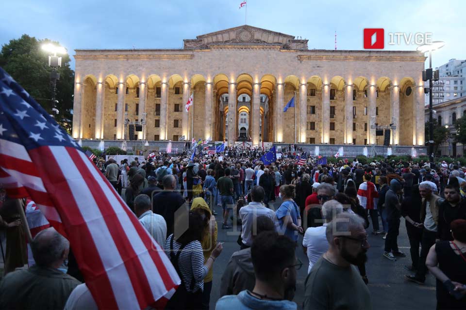 На проспекте Руставели проходит акция протеста