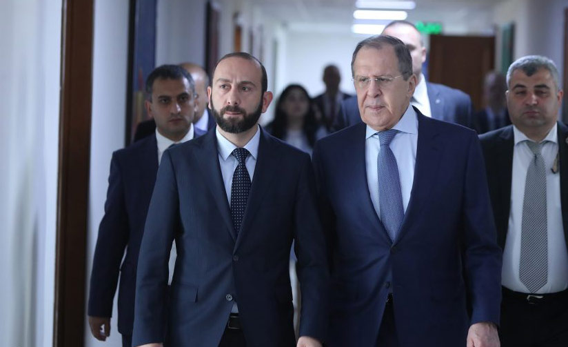 Ararat Mirzoyan Serqei Lavrovu Ermənistanın daxili işlərinə qarışmamağa çağırıb
