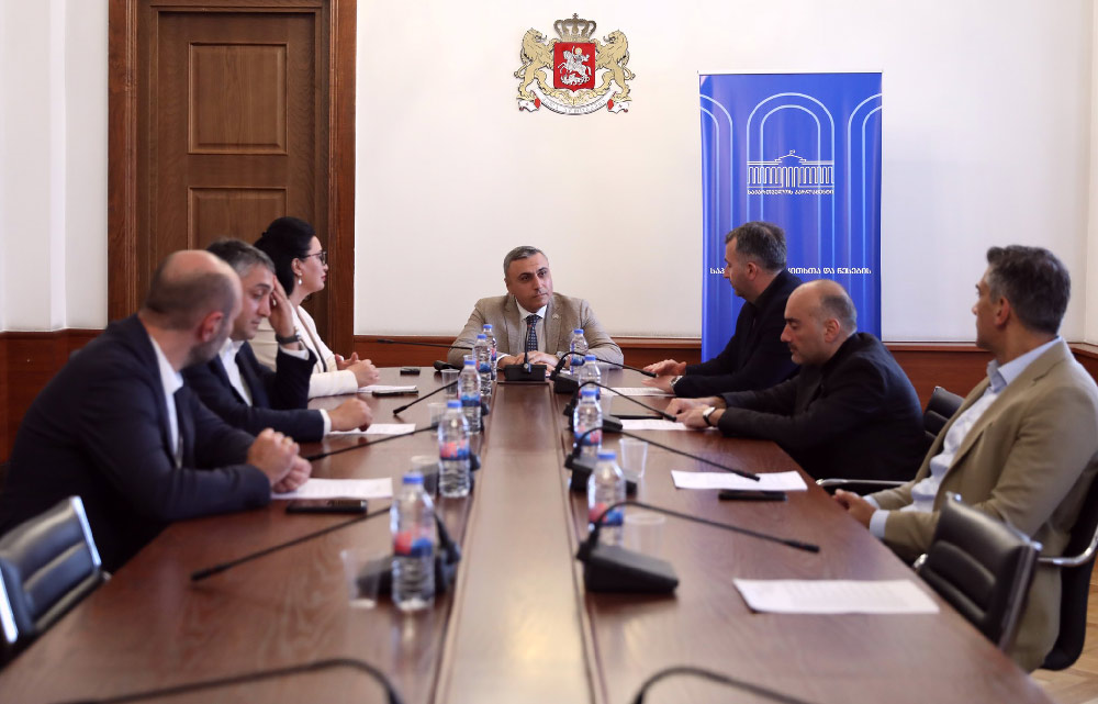 Խորհրդարանի ընթացակարգային հարցերի և կանոնակարգի հանձնաժողովը կողմ է քվեարկել «Գախարիան հանուն Վրաստանի» կուսակցության 12 անդամների լիազորությունների դադարեցմանը