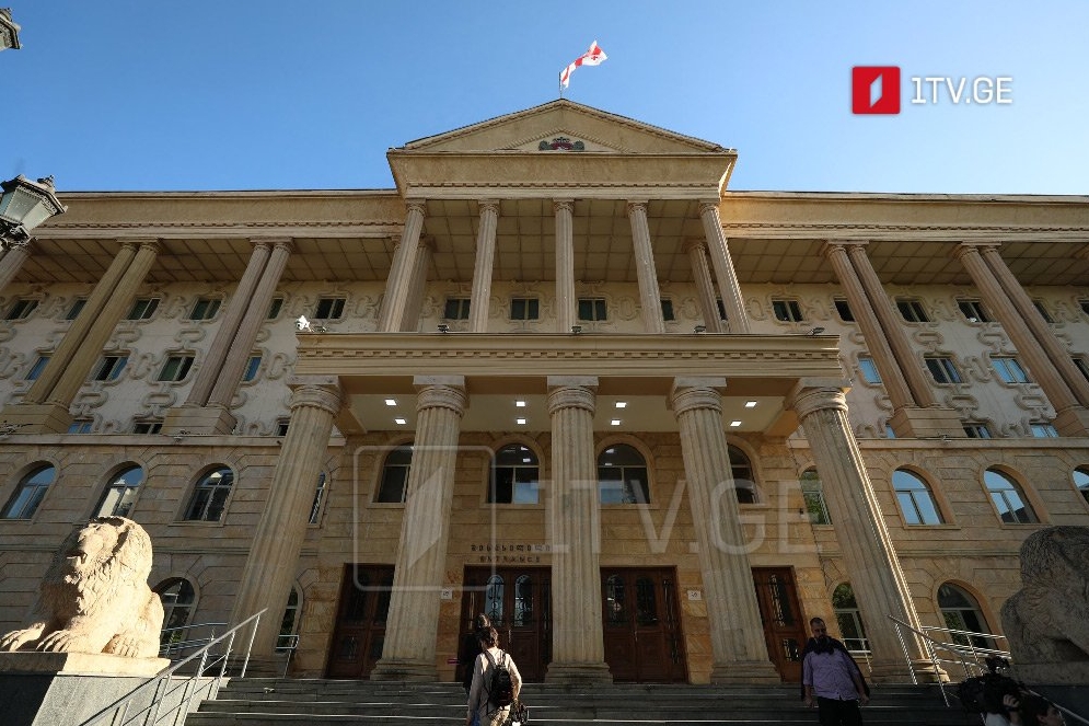 Məhkəmə narkotik vasitənin qanunsuz saxlanılması və işə keçirilməsi faktlarına görə təqsirləndirilən şəxsi 12 il azadlıqdan məhrumetmə cəzasına məhkum edib
