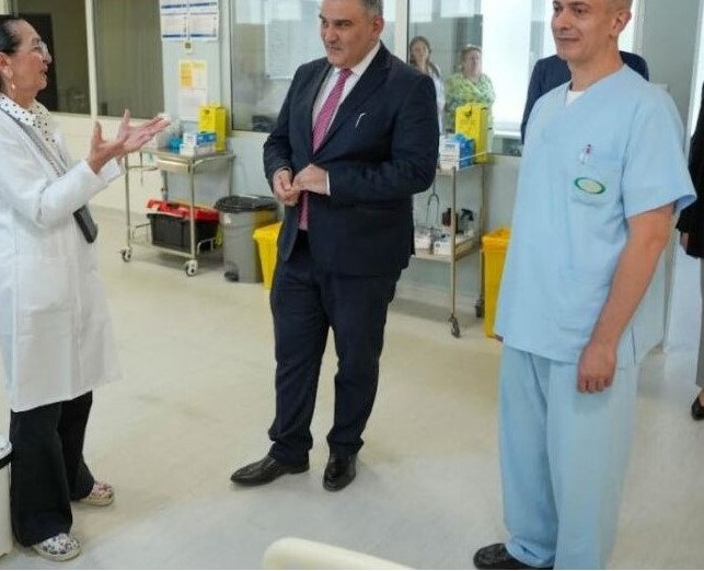 Regionlarda dağınıq skleroz diaqnozu olan pasiyentlər bahalı dərmanları alacaqlar, benefisiarlar üçün tibbi xidmət və maqnit rezonans müayinələr maliyyələşdiriləcək