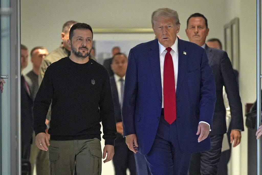 Дональд Трамп æмæ Владимир Зеленски телефонæй ныхас кæндзысты АИШ-ы æххуысы æруромыны фоныл