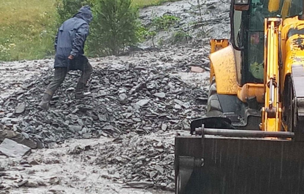Traffic temporarily restricted on Zhinvali-Barisakho-Shatili road near Giorgitsminda