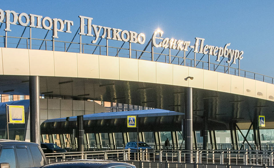 Российские СМИ сообщают, что авиасообщение между Москвой и Санкт-Петербургом парализовано