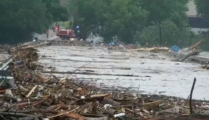 Texasda daşqın nəticəsində həlak olanların sayı 24-ə yüksəlib, 25 uşaq itkin düşmüş hesab edilir