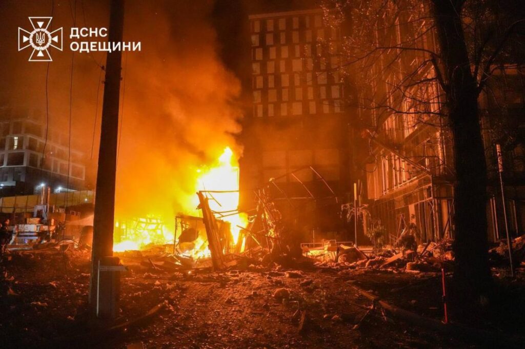Украинæйы горæт Одессæйыл Уæрæсейы бомбæкалды фæстиуæгæн фæмард иу адæймаг