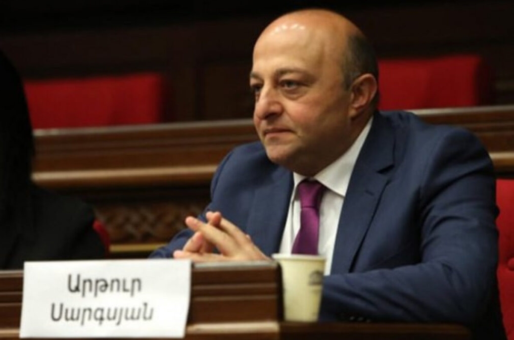 Ermənistanda müxalifətçi deputat Artur Sarkisyanı saxlayıblar