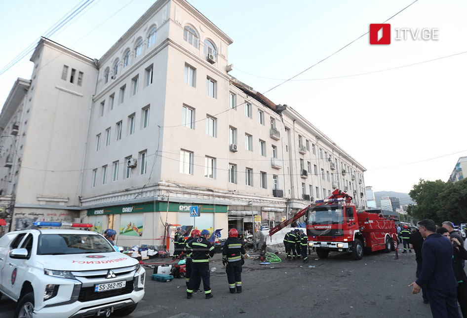 В результате обрушения жилого дома на Вокзальной площади, по оперативным данным, погиб один человек, один пострадавший доставлен в больницу
