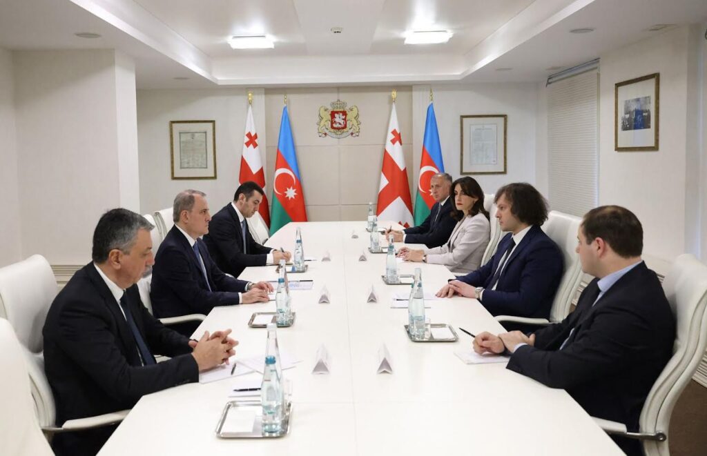 PM meets Azerbaijani FM